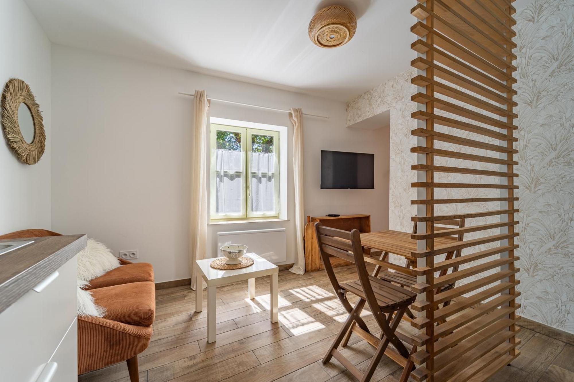 Cosy Room's Apartment Frontonas