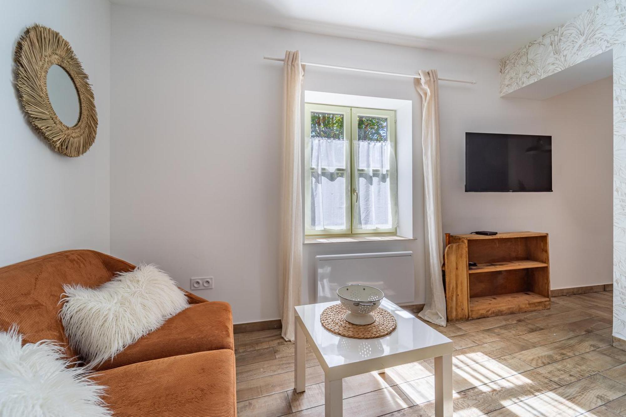 Cosy Room's Apartment Frontonas
